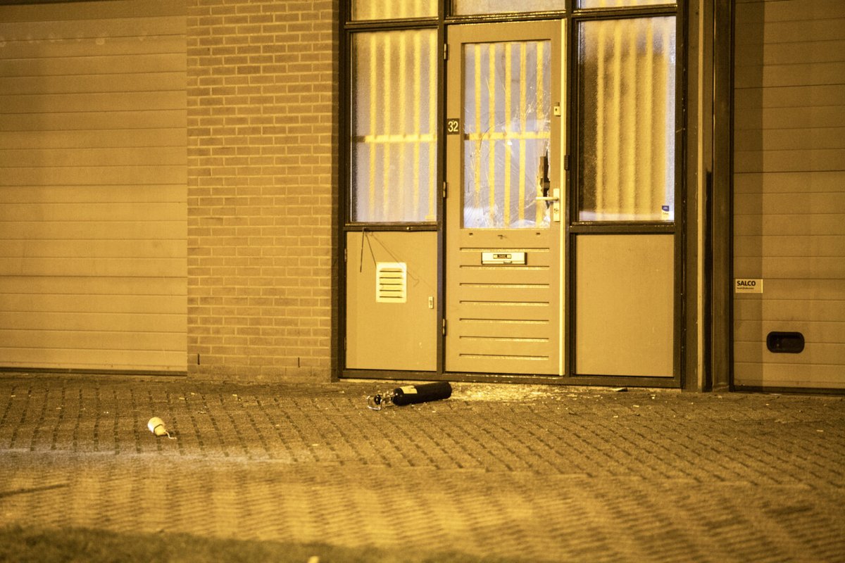 Man raakt gewond bij overval aan de Zuiderkruisweg in Leeuwarden - #Friesland -..