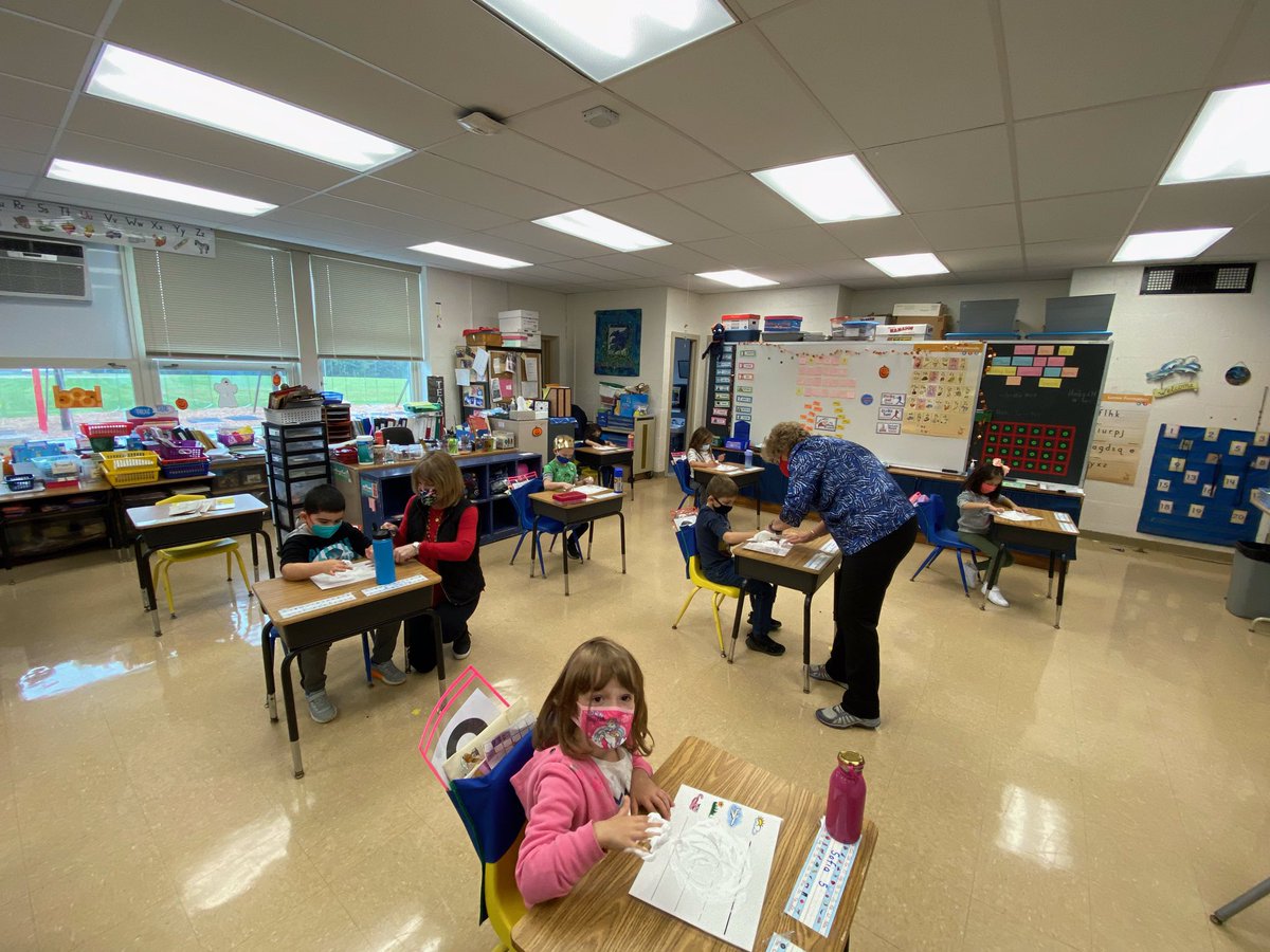 A fun way to practice our Fundations letters with shaving cream! @KESPrincipal6Cs
@Carmelschools
#Carmel6Cs