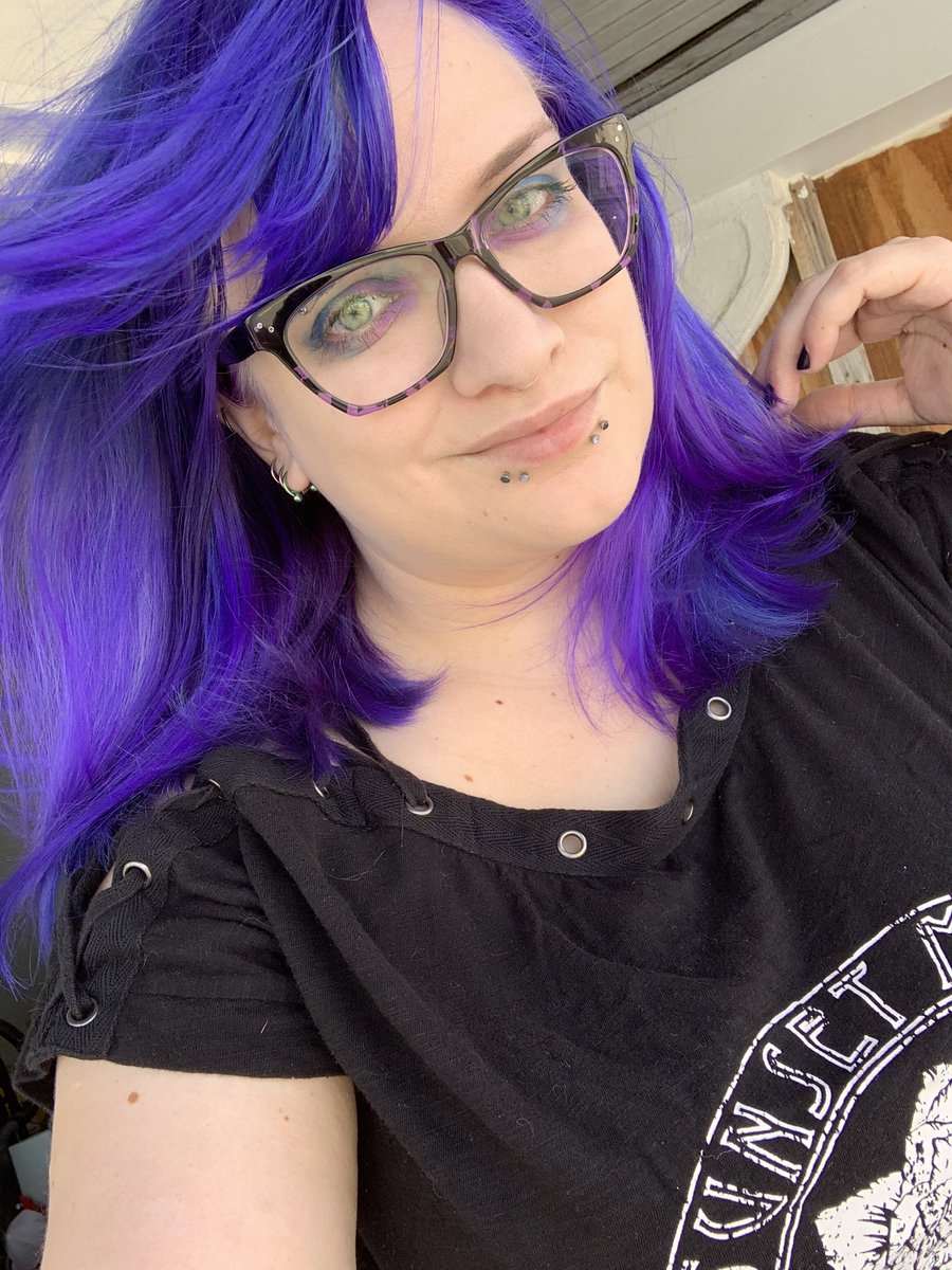 smolgaybanshee's tweet photo. I so should have taken some videos of it, but I bleach washed and dyed my hair and it came out killer. Don’t worry @bradmondonyc it went really well and I think it’s a hell of a look. #lielocks #manicpanic https://t.co/tKo4EaujF0