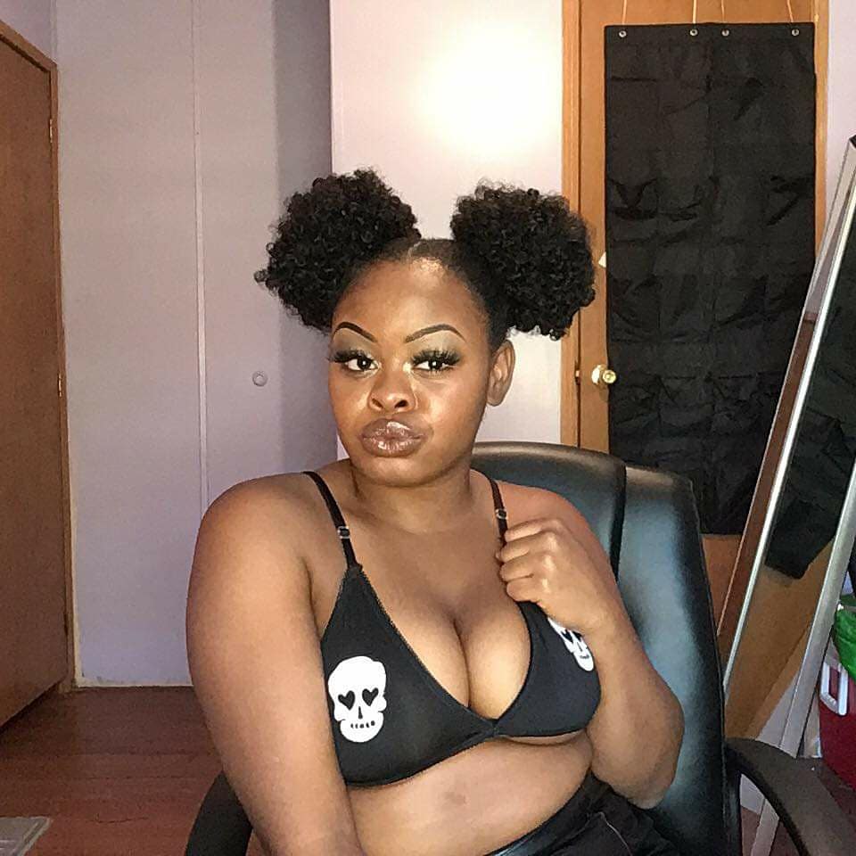 KirkseyRicketha's tweet photo. I've come to the conclusion that I am not a thirst trap...I am a snuggle opportunity 🧸👉🏾👈🏾
#costober #spookyseason #blackgirlcosplay #bodyhairmovement https://t.co/cBaurK9CNj