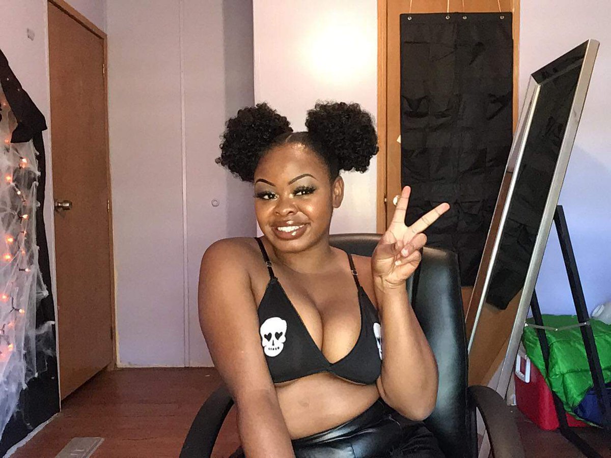 I've come to the conclusion that I am not a thirst trap...I am a snuggle opportunity 🧸👉🏾👈🏾
#costober #spookyseason #blackgirlcosplay #bodyhairmovement