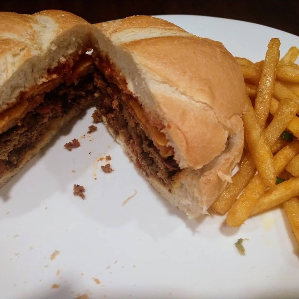 WeekendCook's tweet photo. Chili Dog Bacon Cheeseburger with Fiery Fries

Recipe from @rachaelray #30minutemeals #burger #cheese #dinner #homecooking #delicious #foodie #foodpics #yum #nomnom https://t.co/t8Xm49Veau https://t.co/eZRrGoONxV