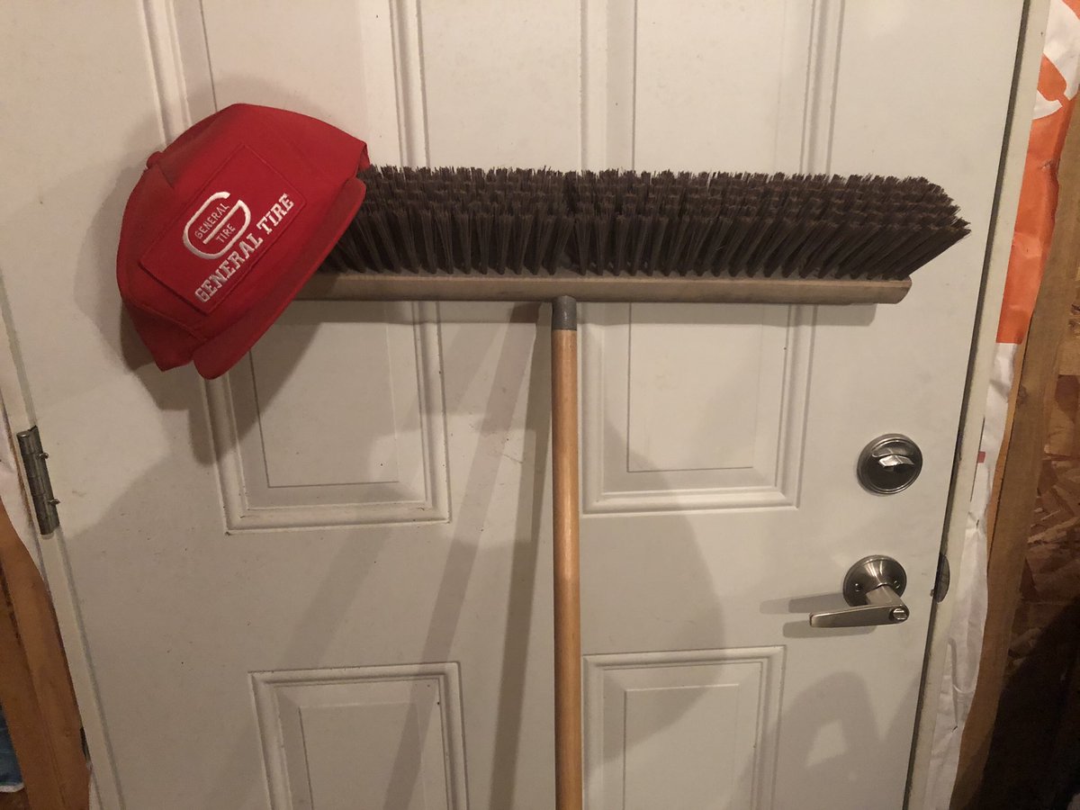 ThingsHatted's tweet image. Broom wearing vintage General Tire hat #snapback #vintage #cap #patch #logo #TuesdayThoughts #Tuesday #BreastCancerAwarenessMonth #COVID #80s #baseball #Halloween2020 #2020worstyear #AddALetterToTvShow #BreastCancerAwareness #YouTube #Greece #music #LakeShow #Lakers