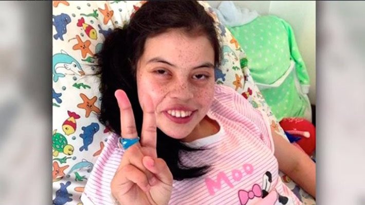 Daniela de 13 años, fue castigada por sufrir abusos sexuales. La primera medida q tomó el estado para “cuidarla” fue mandarla a Sename, pese a que tenía amplia familia, quienes lucharon para recuperar su tutela. Daniela era muy alegre, le gustaba dibujar y soñaba ser doctora (1)