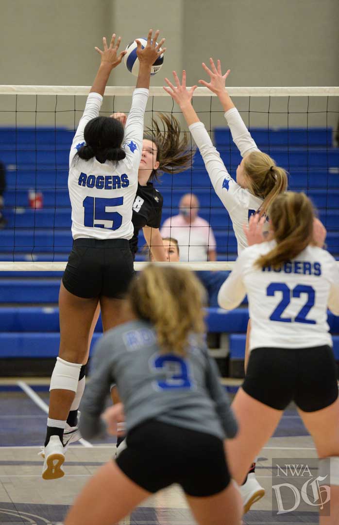 NWADemGazPhotos's tweet photo. PREP VOLLEYBALL: Rogers holds off Bentonville in five #ARPreps @NWAPaulB @Mountie_VB @TigerVBall MORE: https://t.co/ZLr2LXLeiY https://t.co/rUu6Kd1trQ