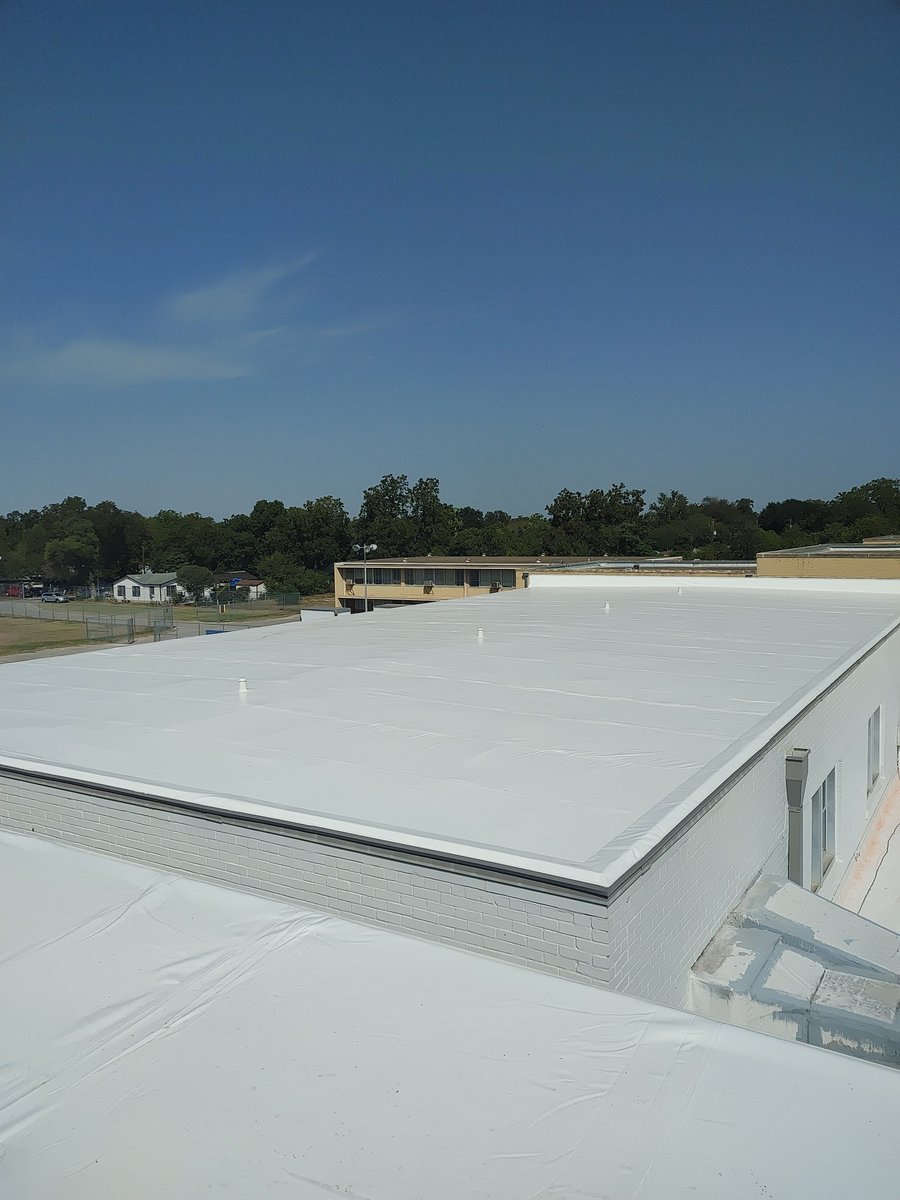 Alonso S. Perales Elementary new roof is complete! Thank you to the School Board and Dr. Hernandez for approving and making this happen! #EdgewoodProud #NoMoreLeaks #PPO