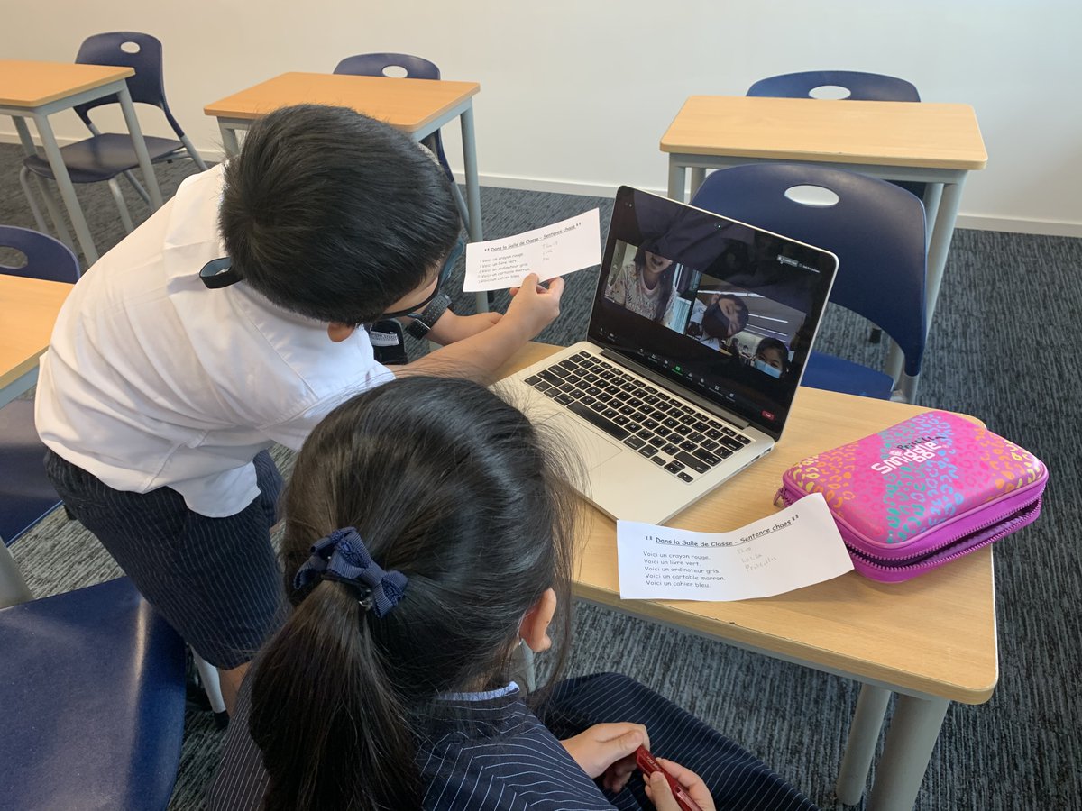 HarrowHKLang's tweet photo. Year 4 playing French Sentence Chaos with our friend on Zoom #HybridLearning #LearningTogether @HarrowHKLang @HeadHarrowHK @HarrowHKLS https://t.co/odTm7goSdq
