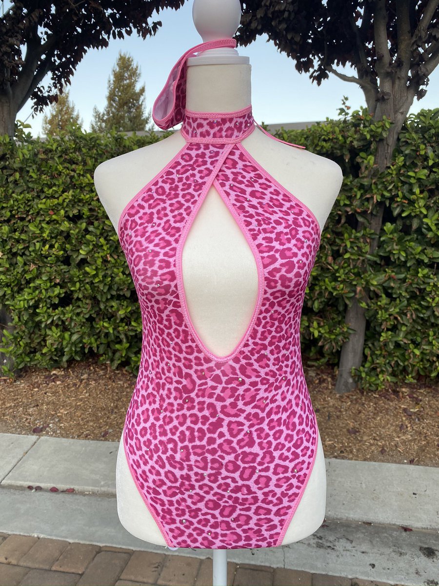 ElectricByMar's tweet photo. On today’s episode of Customs by mar 💗✨
💌 DM me to make ur customs dreams come to life #ravewear #swimwear https://t.co/bxDgSr5319