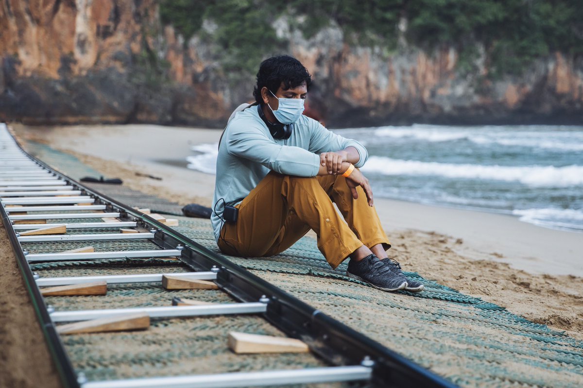 MNightShyamalan's tweet image. On this film like Unbreakable, I have very complicated choreographed shots that the actors have to learn like dance moves &amp;amp; perform at the highest level. I hire theater trained actors for this reason. This shot took 6hrs covered 7 scenes &amp;amp; 2mins of screen time. @oldthemovie