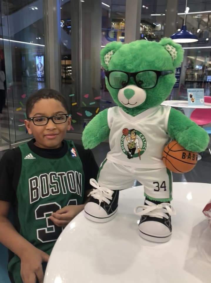 agadaejima's tweet photo. My sweet boy and his favorite bear celebrating his favorite basketball hero!  Happy Birthday @paulpierce34 ! 💚🍀🏀 https://t.co/szfwZeeNiU
