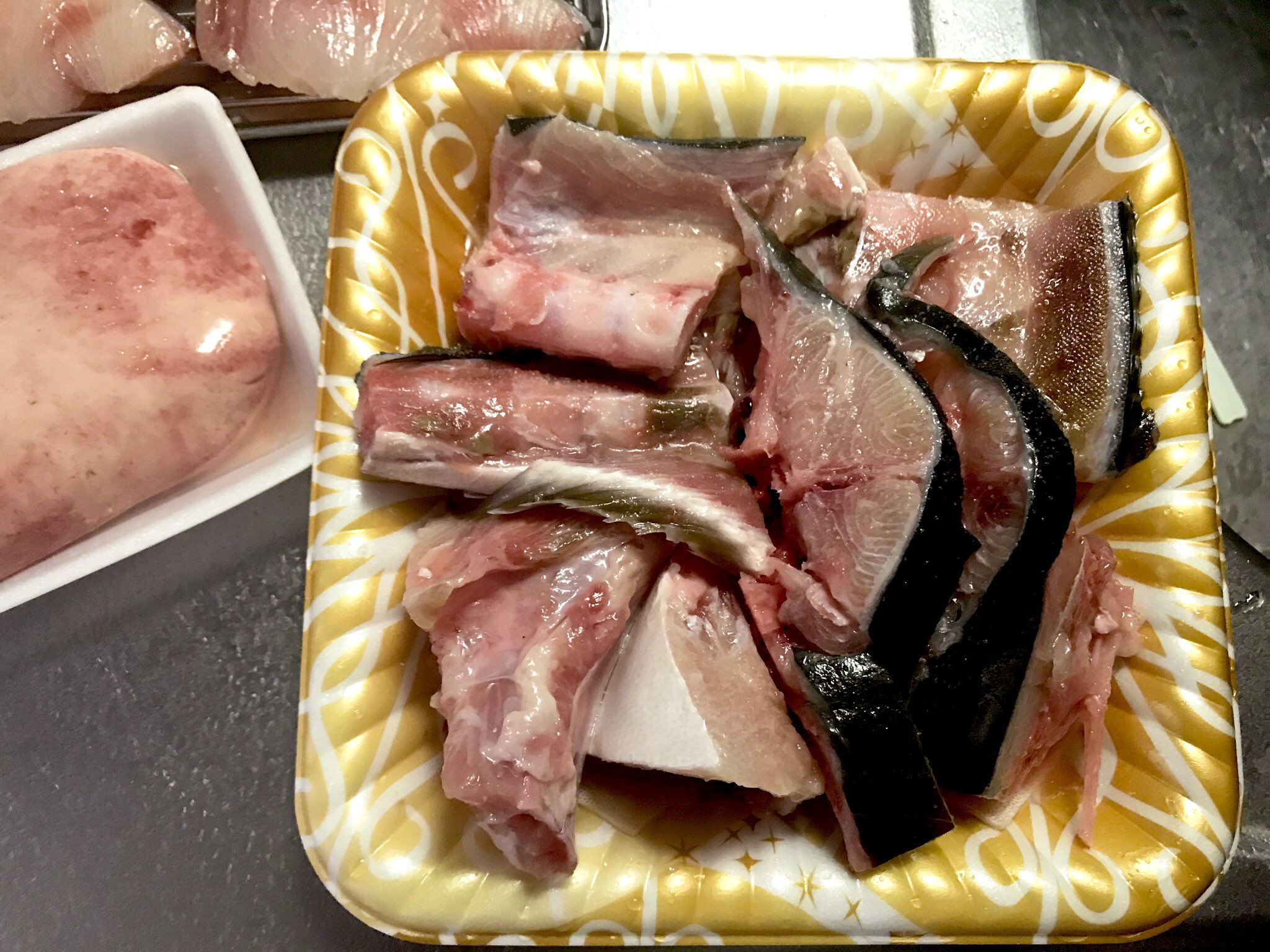 Andante Jel No Twitter 昨日 また魚介専門スーパーに行ってきた ブリがお買い得だったから 今夜はアラでブリ大根 切り身は味付けしておこう 大好きなあん肝もあった ブリ 鰤 あん肝 T Co M6a02zbmhj Twitter