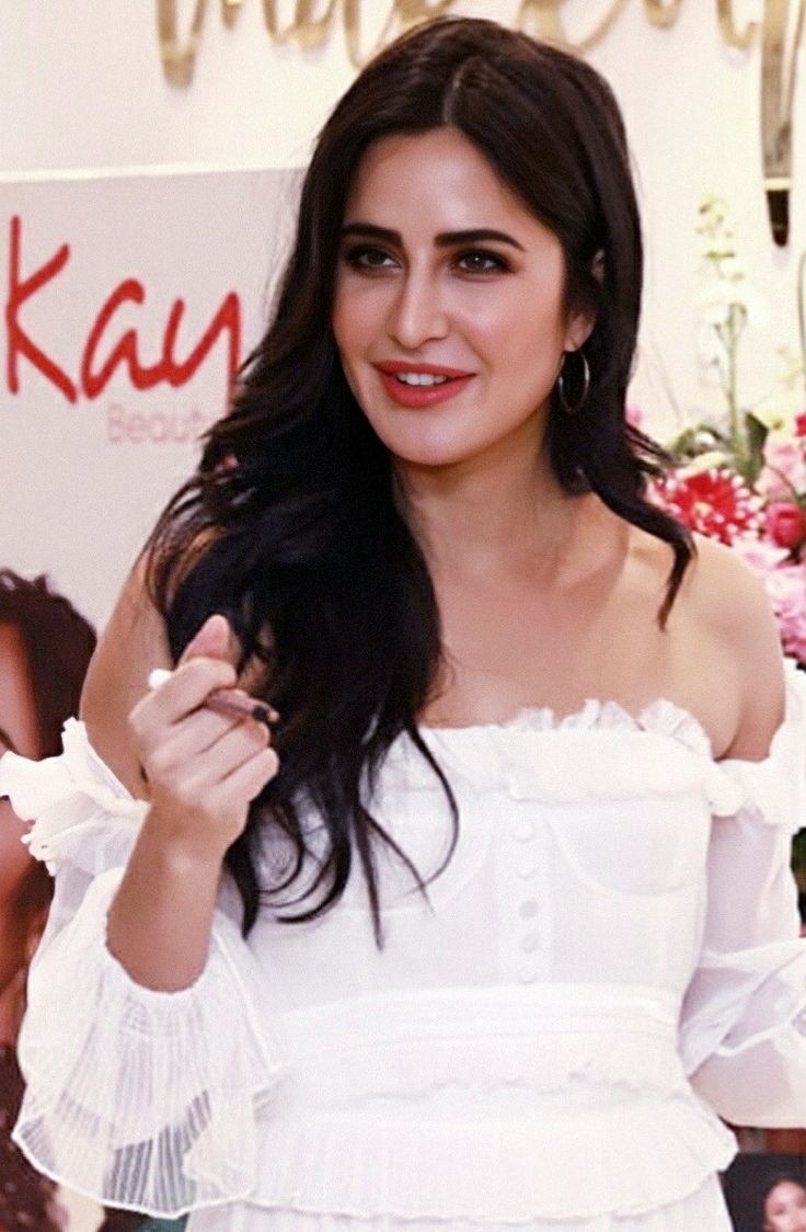 GoldfishKatrina's tweet photo. Some things will never change 
@GoldfishKatrina @KatrinaKaifCity @IKatrinaKaf @KatrinaKaifFB @KatrinaKaifCafe @KatrinaKaif_INA @katrinakaif0987 @gr8katrinakaif @katrina111999 @Katrina_stars @Villaofqueenkat #KatrinaKaif 
#katrina https://t.co/uB38lCtA2H