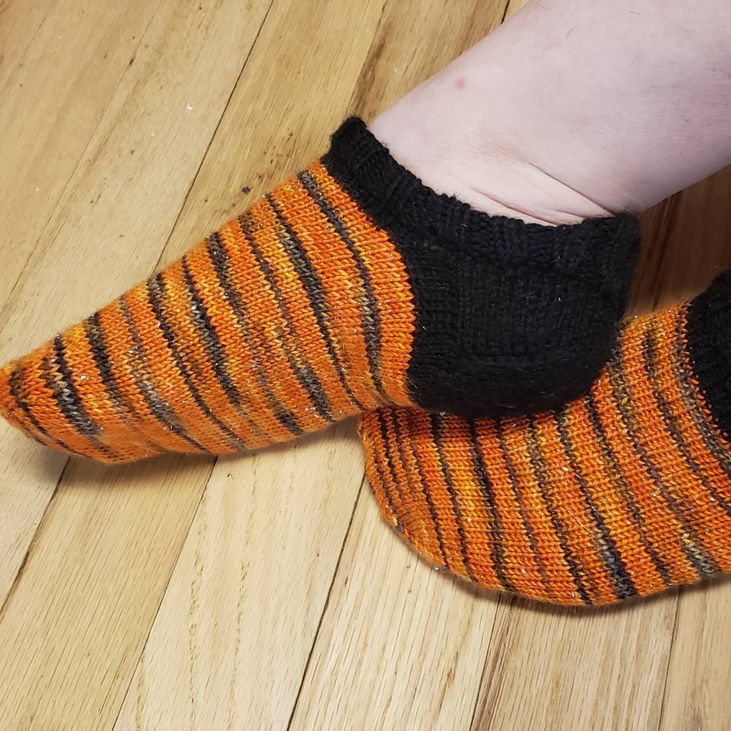 StarZippers's tweet photo. Got at least one pair of Halloween socks done this month. It's been a weird month. This is part of my small stash of Nerd Girl Yarns. It's nice and shiny. This pattern is mostly of my own doing. Bits and bobs from a handful of different patterns.

I did … https://t.co/Zak5PWIfIf https://t.co/Jf1vePIKNS
