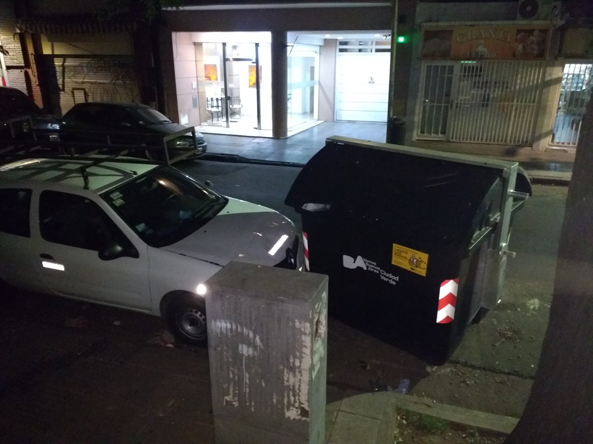 ejquintana010's tweet photo. Hola @gcba hace un tiempo hice una denuncia por el Contenedor de basura N° 60494 ubicado en calle Rojas entre Bacacay y Bogotá. El mismo fue colocado frente al número 288. Denuncié que, día a día en el momento de la recolección, lo corrían 50 cm hacia la calle Bogotá (sigue) https://t.co/1prhREL6Lq