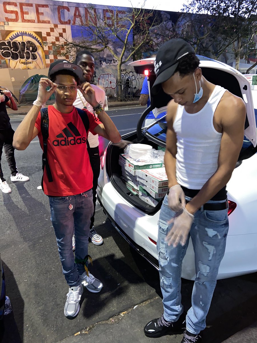 trapdinero8's tweet image. Feeding the needy 💯 
#TrapMode 🏚