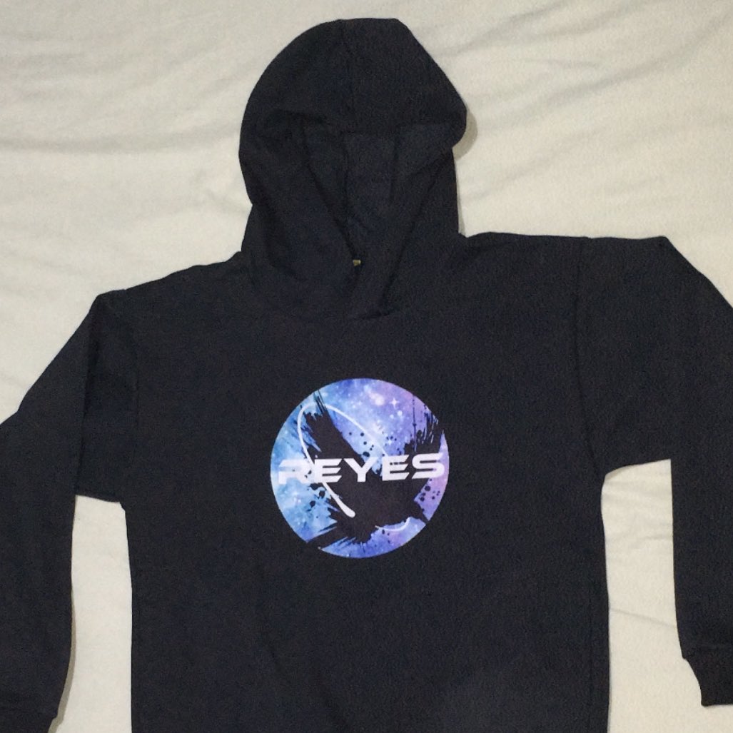 The100Subs's tweet image. Fica a dica aí pra vocês, os moletons estão lindos e vai ter promoção de novo no final da semana 😏