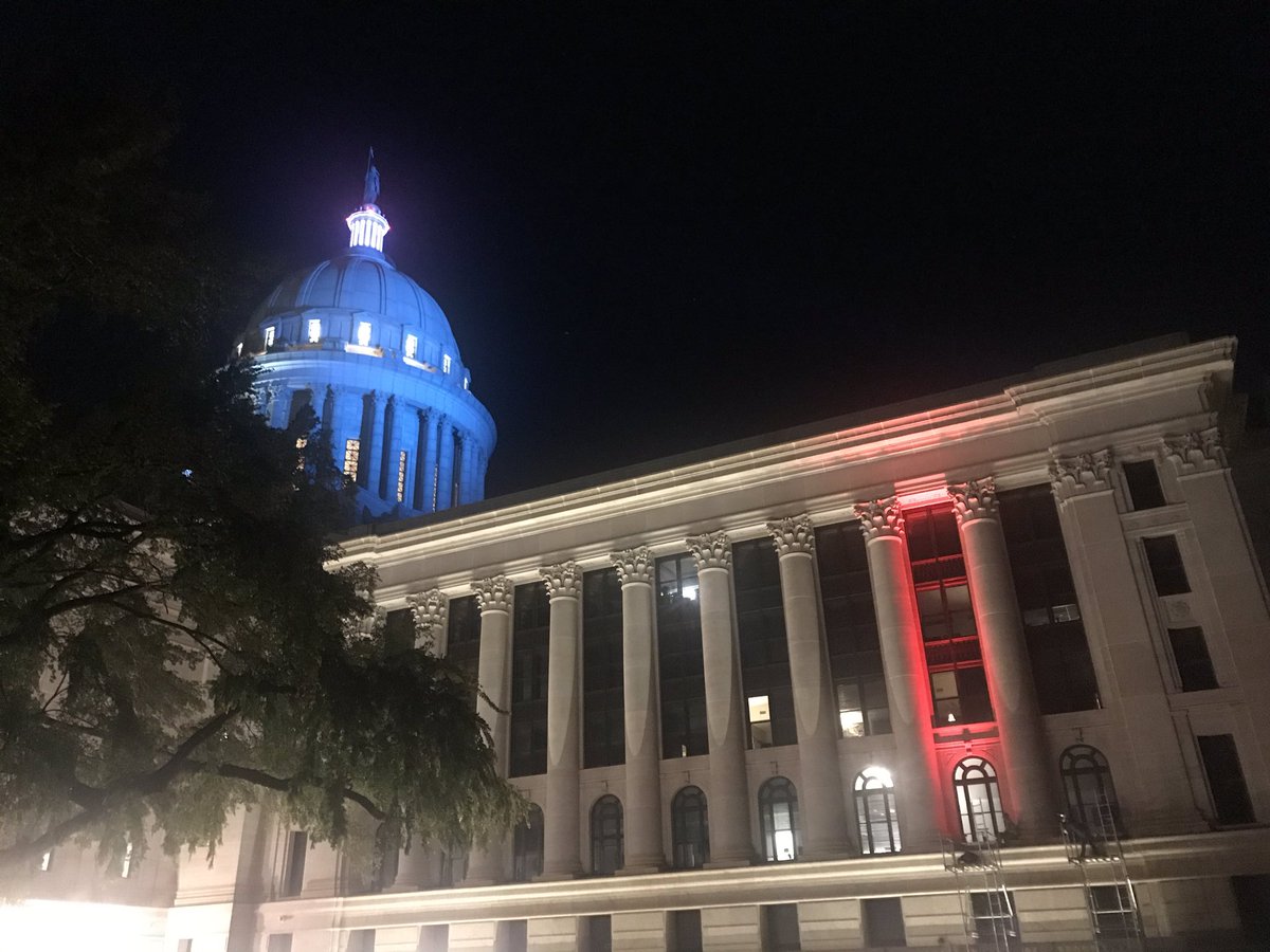 D5Studio's tweet photo. Playing with the LED lights at the OK Capitol exterior lighting mock-up. It’s going to be awesome. @fsb_ae @lampartners @ManhattanBuild https://t.co/c9Xmh0Ao0z