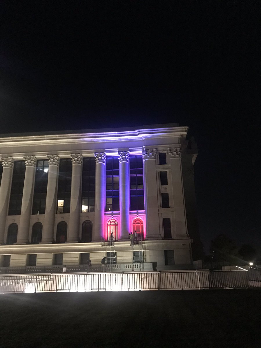 D5Studio's tweet photo. Playing with the LED lights at the OK Capitol exterior lighting mock-up. It’s going to be awesome. @fsb_ae @lampartners @ManhattanBuild https://t.co/c9Xmh0Ao0z