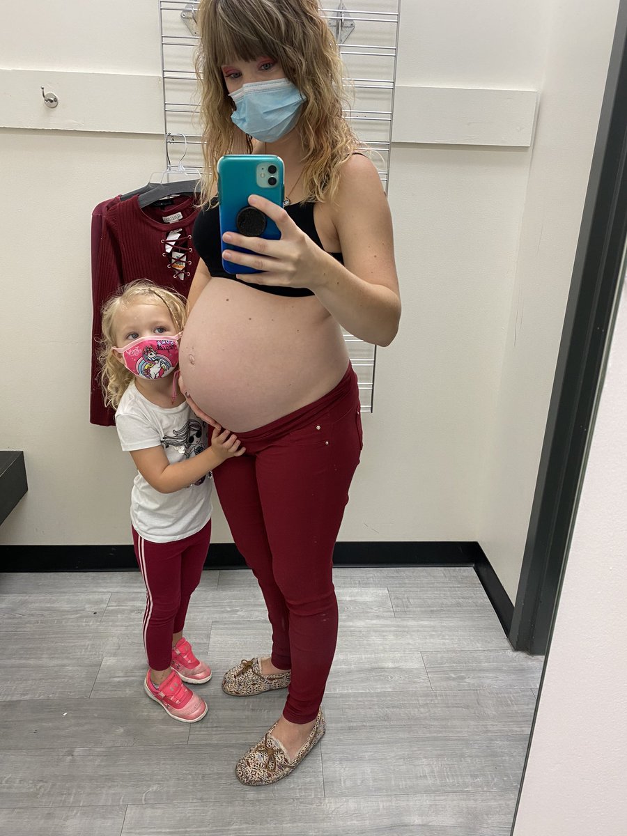 RiningerSarah's tweet photo. 31 weeks Friday! 
Baelynn HAD to be in the picture too! 🤷🏼‍♀️🤰🏼😍 https://t.co/mI4WOq2MTQ