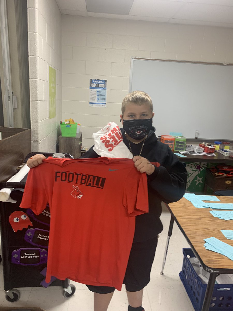 MrsSommerWMS's tweet photo. This student bought TWO UCM Athletics shirts today with his Tigers Paws earned for positive behaviors. One for himself . . And one for his mom! ❤️ So proud of his thoughtfulness. #WMSTigerStrong #TigersWMS #SoPositiveItsSpooky Thank you for the continued support @UCentralMO! https://t.co/3wYiceXdjH