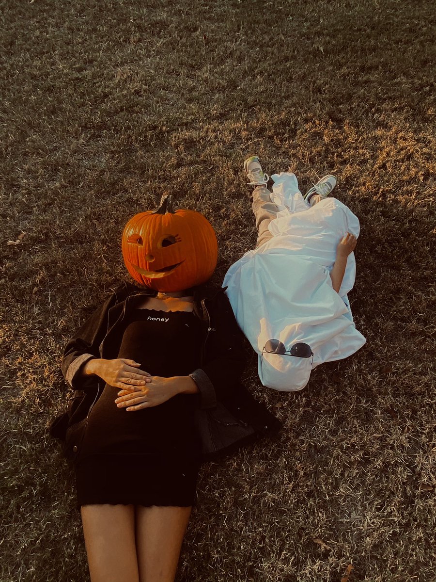 Kat_Valenz's tweet image. Best time of the year 🎃👻🖤