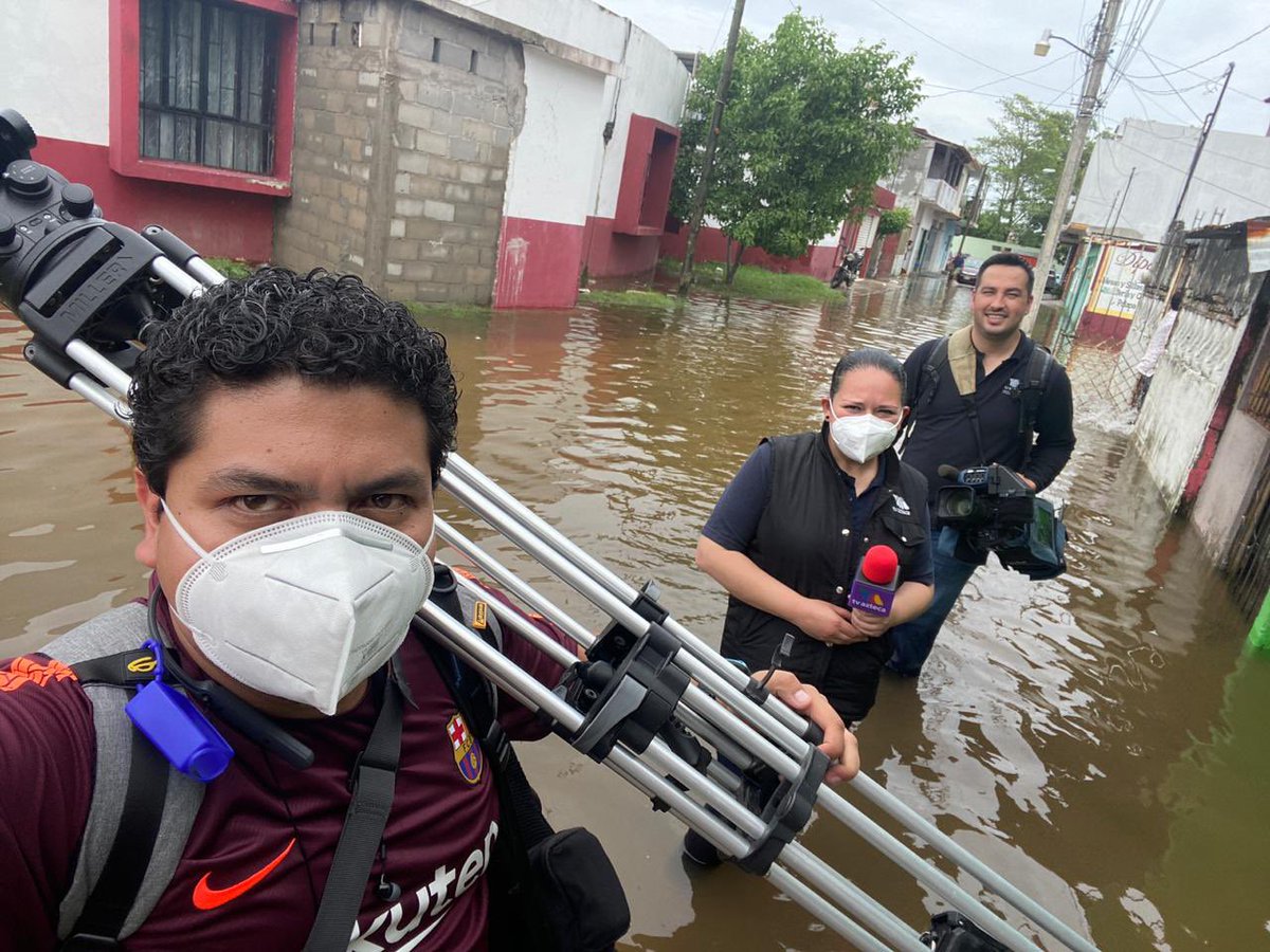 Esther Salazar tweet media