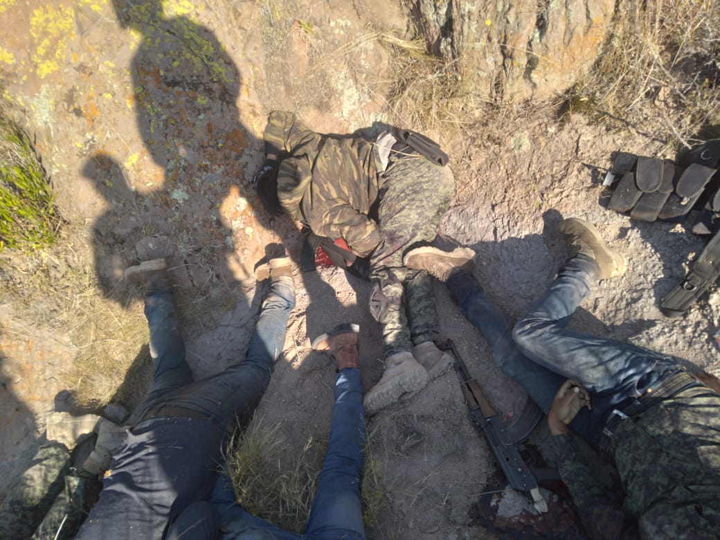 NarcoMundo_NOT's tweet photo. #Zacatecas

Así quedaron los sicarios del Cártel Los Talibánes tras enfrentarse a la policía estatal entre la zona rural de las comunidades Nueva Alianza y Río Frío, a unos 40 km de #Fresnillo.

Saldo:14 sicarios abatidos y 3 policías lesionados.
12/10/2020 https://t.co/GKH0lTE7XU
