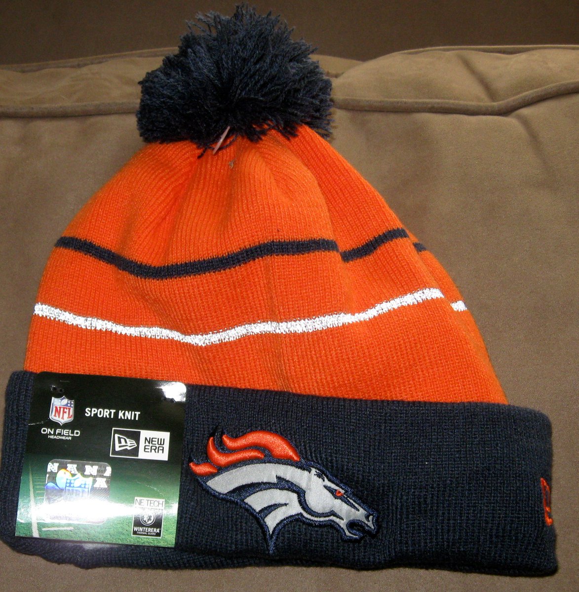 CBSportLocker's tweet photo. Find the perfect item for your favorite #NFL team at @CBSportLocker! With #throwback and current #NFLhats and #NFLjerseys to choose from, you can't go wrong when you use coupon code CBSportsLockerBacktoSchool and take 20% off at checkout! https://t.co/Co86EJu71F https://t.co/WgQnxnd5o2