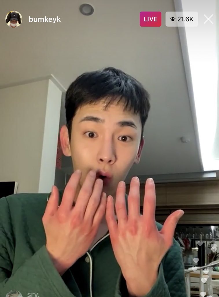 sakura_tuanct's tweet photo. Just Keybaem's hands blushing when he's drunk. https://t.co/8j3MPei9PF