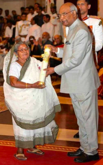 This lady is one of the reasons I never lose faith in this country. Suhasini Mistry, former daily wage labourer, receiving a Padma Shri in 2018 for a hospital she started in Hanspukur. Suhashini lost her husband in the early 70s when there was no hospital close to their village