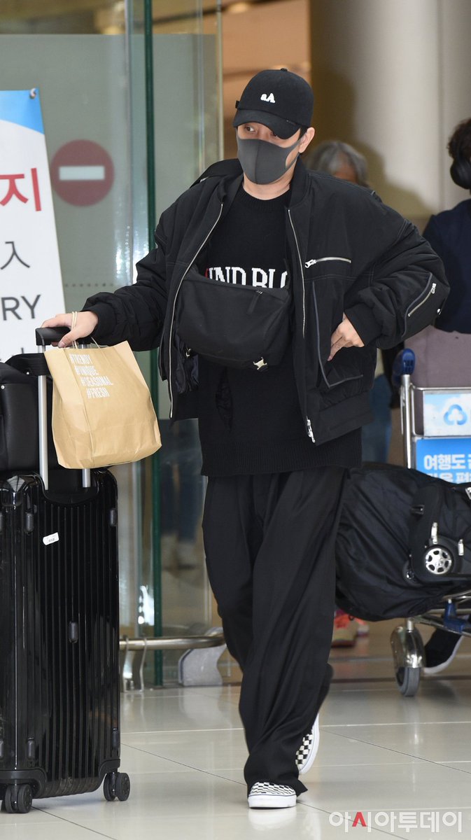 201014 tvN 신서유기8 김포공항 (GMP) 도착
            이쁘고 반갑고
               m.asiatoday.co.kr/kn/view.php?ke…
               m.asiatoday.co.kr/kn/view.php?ke…
               
#은지원 #EUNJIWON #ウンジウォン #殷志源 #G1
#신서8 #신서유기8 #NJTTW8 #新西遊記8 #공항지원