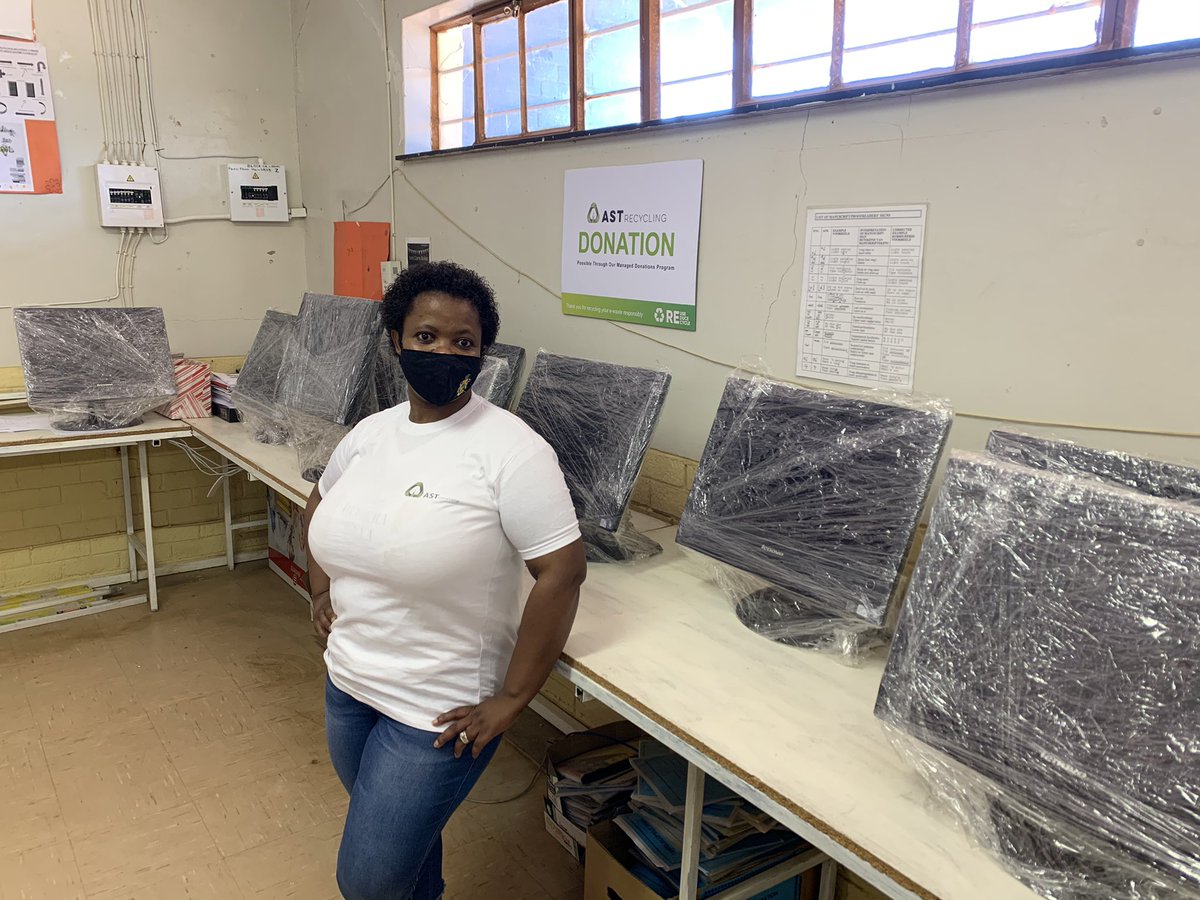 AstRecycling's tweet photo. If you are upgrading office equipment and would like your old electronics to go to a good cause, get in touch! #ewasteday #donation #circulareconomy https://t.co/bnQj4x70k0