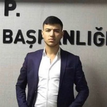 Bu pislik,fuhuş yaptıran, küfürbaz, canlı yayınlarda kendini adam sanan, kadınlar üzerinden para kazanan acizde tutuklansın o zaman #umitcanuygun