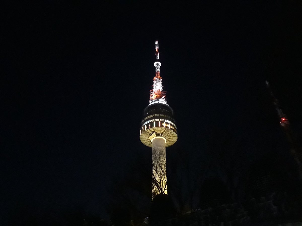 4. Arrived at hotel late evening, was already dark by then, got my first taste of short days and long nights during winter in the northern hemisphere ... headed straight for the N Seoul Tower after that ... took the cable car then climbed a couple more steps to the top