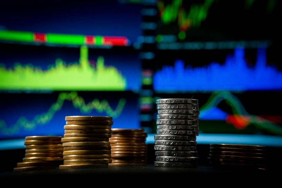 Economia global vai contrair 4,4% em 2020 saiba mais em: wusangola.com/economia-globa…