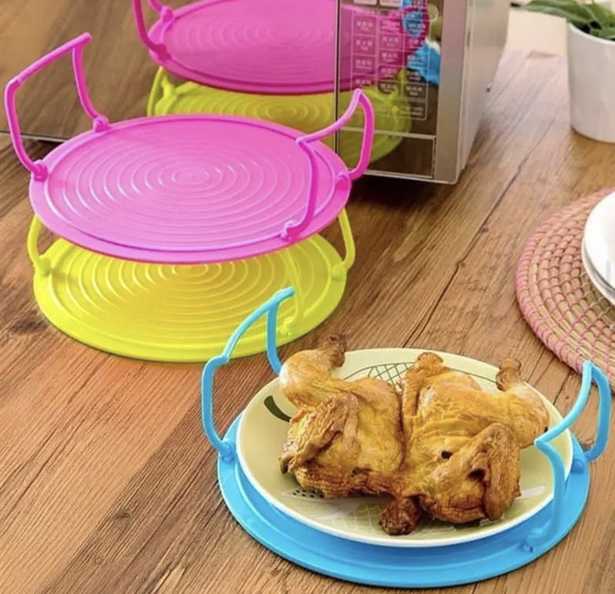 SandysHomeStor1's tweet photo. You can now microwave two food items at a go with this microwave rack. 

*Plastic 
*Foldaway Handles 
*Saves Time 

#microwavestand #microwave #kitchen #kitchenware #organizedhomes #homeorganizer #wednesdayvibes https://t.co/wO8RqKVPOY
