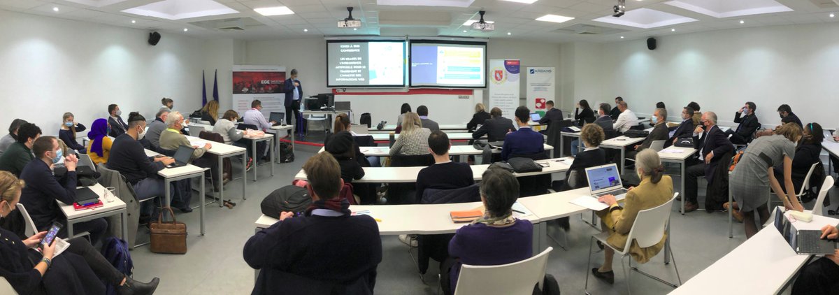 La conférence de Christian Langevin sur les usages de l’Intelligence Artificielle pour le traitement et l’analyse des informations web a fait salle pleine à Search Day - ne manquez pas la présentation d'Ask'n'Read par Fanny Maffre cet après-midi ! #ia #NLP