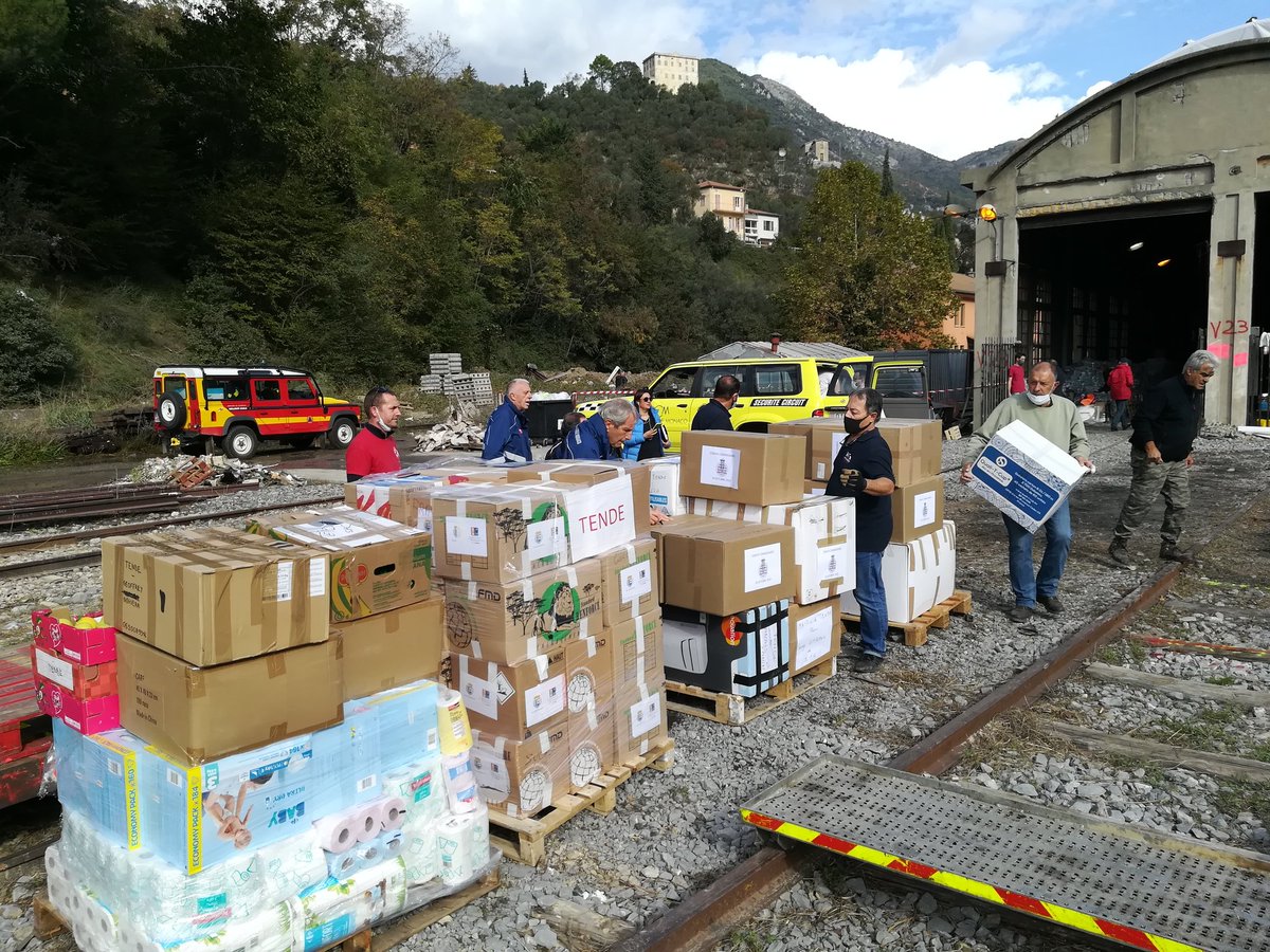 🔴 Live : le déchargement des biens de première nécessité est finalisé à la "DZ" de Breil-sur-Roya.
Opération #solidarité #TempeteAlex <a href="/MUTSF_/">Mutualistes Sans Frontières Solidarité</a> <a href="/LaMut_fr/">La Mut' - Mutualité Française PACA SSAM</a> <a href="/ACM_Media/">Automobile Club de Monaco</a>
<a href="/MetropoleNCA/">Métropole Nice Côte d'Azur</a> <a href="/AlpesMaritimes/">alpesmaritimes</a> <a href="/MaRegionSud/">Région Sud</a> <a href="/Nice_Matin/">Nice-Matin</a>