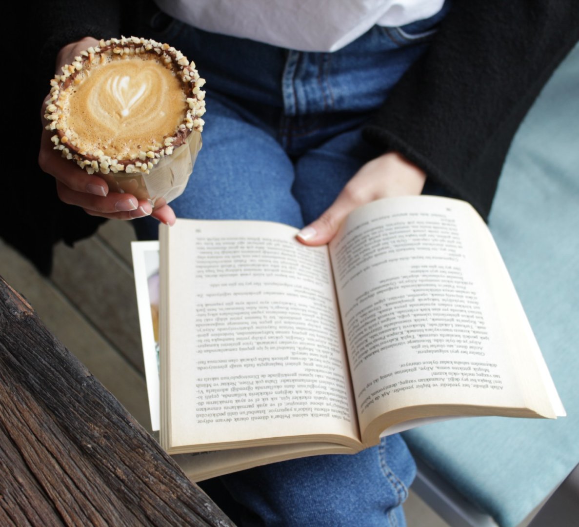 Bir fincan kahve bir de kitap mutluluktur diyorsanız doğru adrestesiniz demektir. 🤩☕📖

#SECCOCAFE #BağdatCaddesi #Kahve #CoffeeHouse #CoffeeTime #CoolDrinks #EnjoyableTime