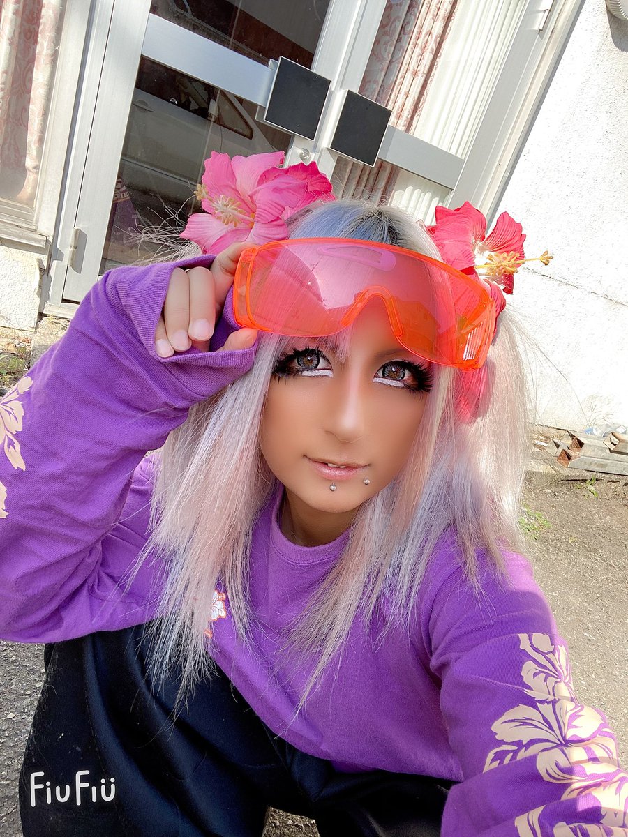 溶接ギャル粉すけ 今日こそ仕事せねば と思ってたら今日はカインズ ホームさんの取材の日だった やらかすとこだった とりあえず無事終了 最近溶接してるよりメディアの相手してる方が多くて何屋かわからなくなってきた気がする 翔くん待たせて