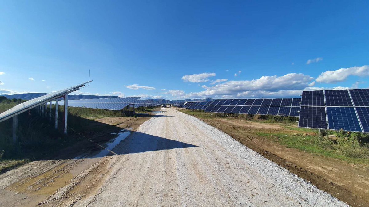 GoodWePower's tweet photo. Check out this #3.3MW project in #Larissa, Greece.
Over 40 units of #GoodWe #80kW #MTSeries will power the plant.
The project is crucial for the country's CO2 reduction commitments and is in alignment with the global transition towards renewables.
#solarpower #renewablenergy https://t.co/7AOAXP6Oxv