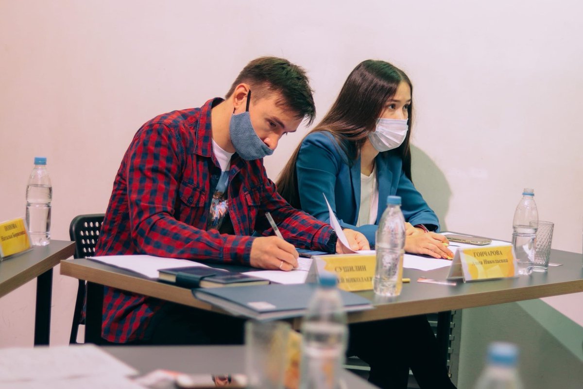 На прошлой неделе состоялся очный этап конкурса «Студент Года 2020» Председатель #молправ63 Георгий Саламов <a href="/georgye_salamov/">Георгий Саламов</a> был членом жюри в номинации «Студенческий лидер ВУЗа и ССУЗа», мол.министр спорта Гончарова Анна <a href="/goncharova63/">Анна Гончарова</a> - в номинации «Спортсмен года ВУЗа и ССУЗа»