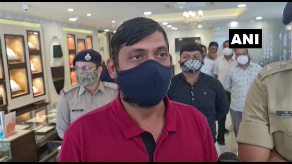 ANI's tweet photo. The store has not been attacked. However, I received some threat calls. The police have supported us: Rahul Manuja, manager of Tanishq store in Gandhidham, Kutch in Gujarat https://t.co/nD0lznJPX8