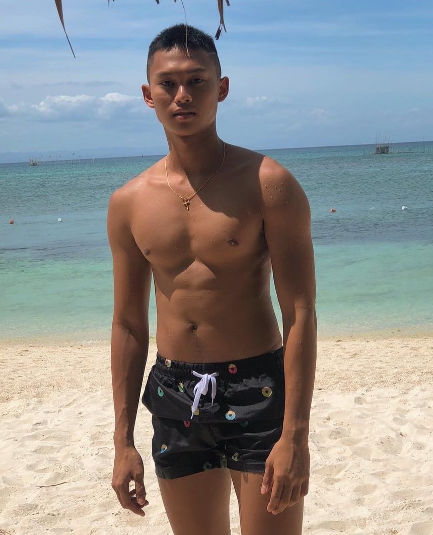 exploreryern's tweet image. Let's do some battle!!

(L)  left or (R) right

GAME!!