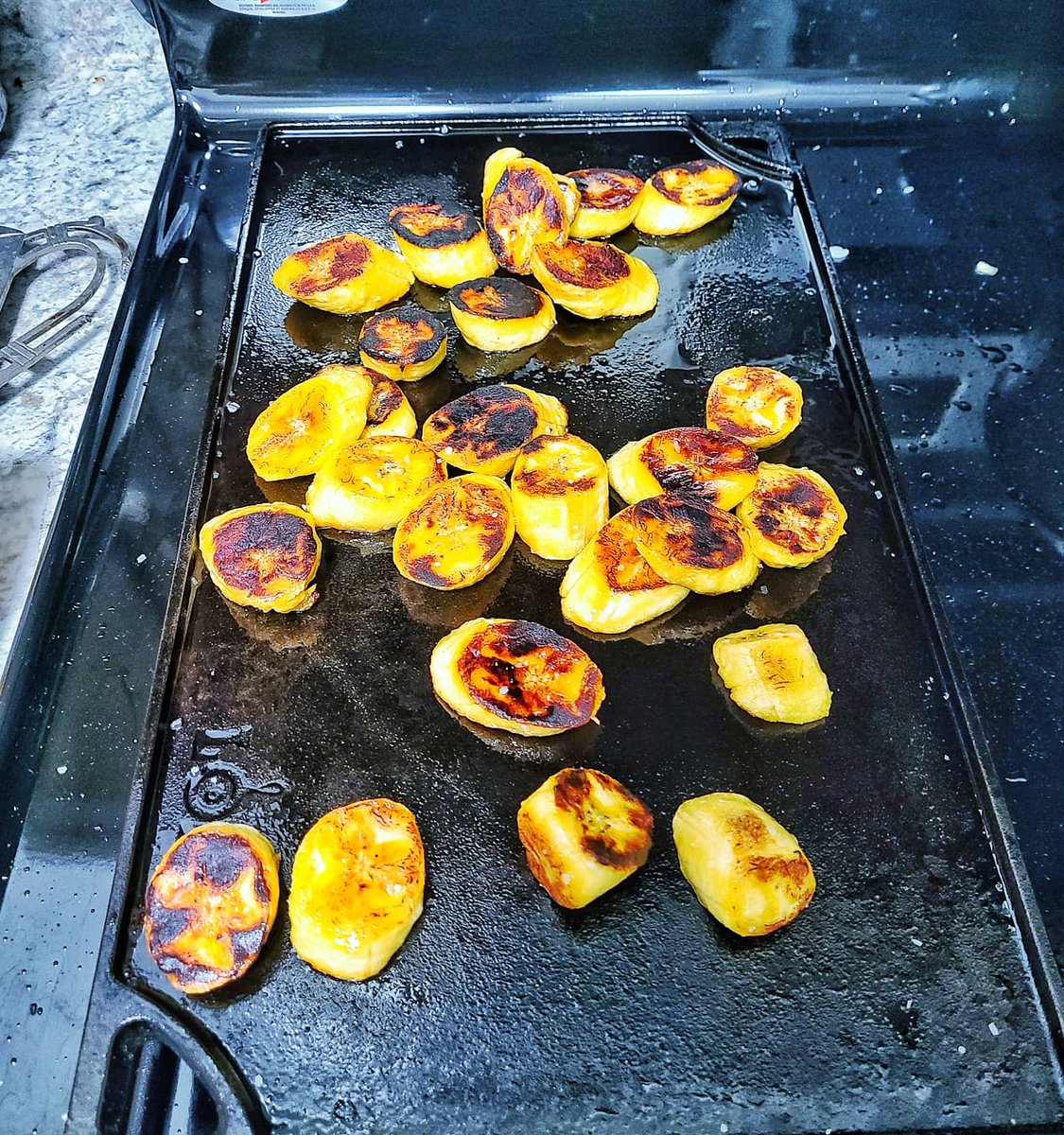 CookProud's tweet photo. Hands down one of my favorite meals I've cooked this month #cookcolombianmonth Colombian Chicharron with Arepa and sweet
Plantains I have to thank Roseville Meat company for amazing pork belly #chicharron #proudhomecook https://t.co/z0Bmz4FMSY