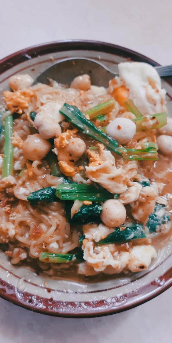 utaarayatham's tweet photo. Indomi goreng dikasih kuah, maaf melanggar kode etik per-emih-an but ini enak bgt parah:) https://t.co/yR0ncaezSm