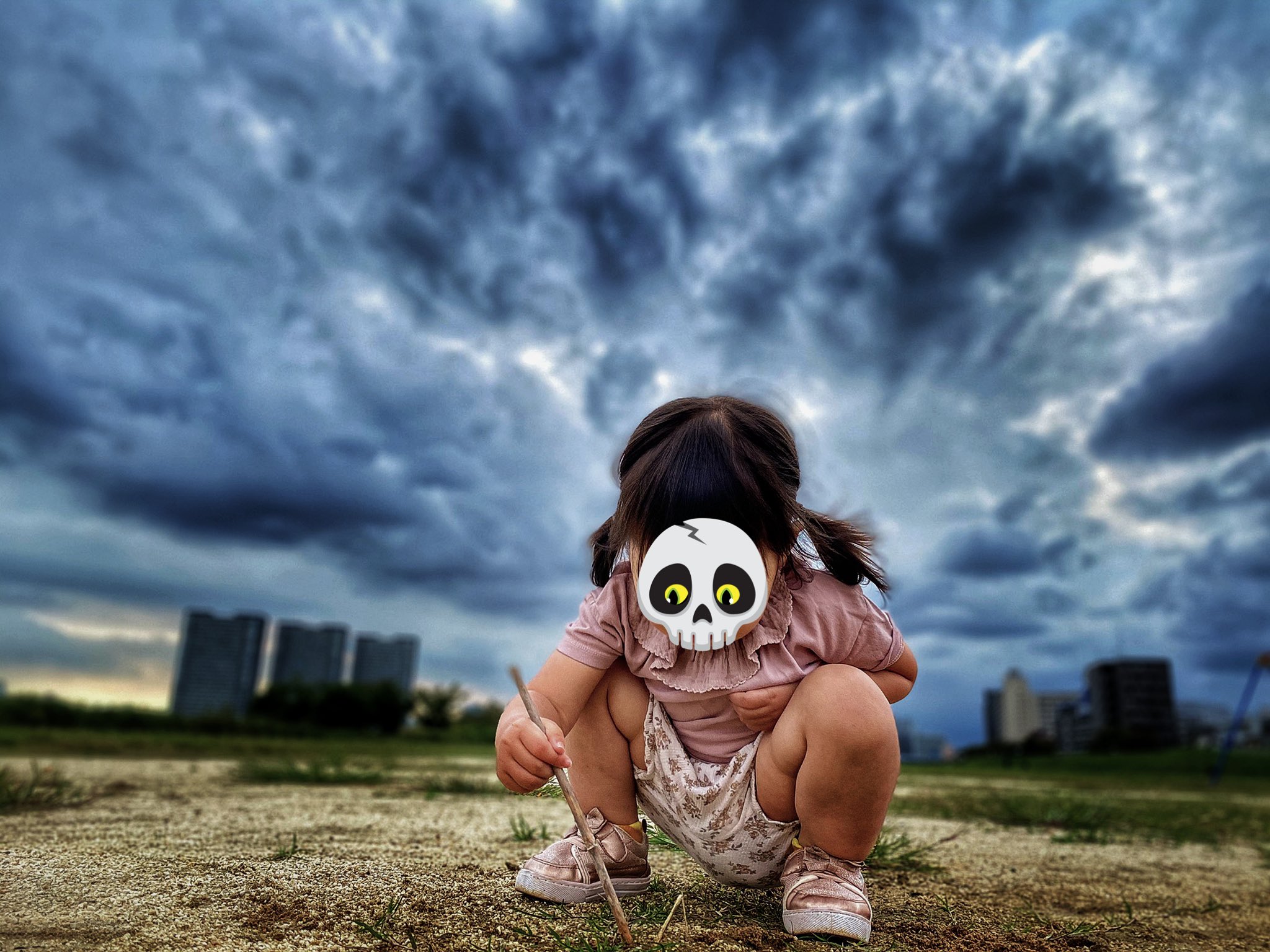 雰囲気がそれすぎる 空が不穏なせいで何かを召喚しようとしている最中に見えてしまう写真に 話題の画像プラス
