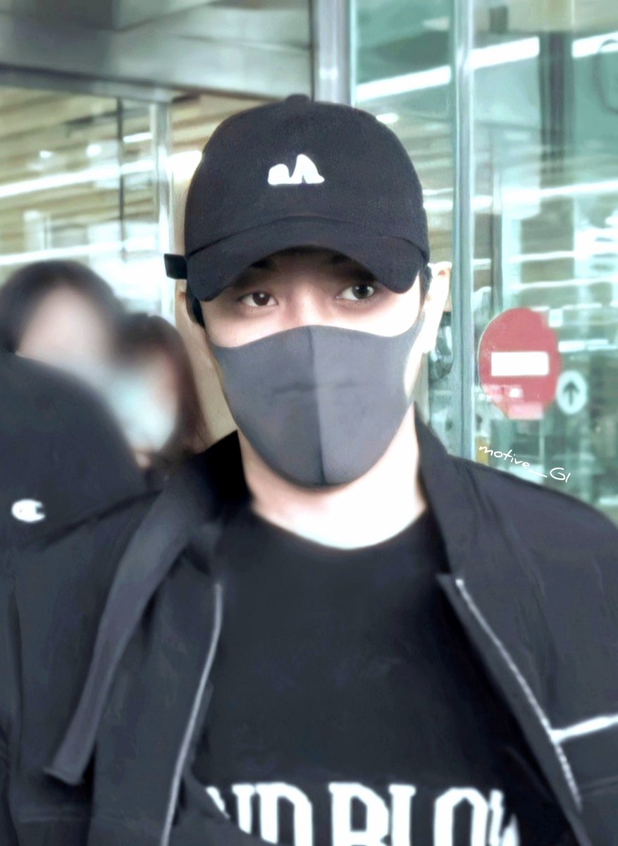 201014 신서유기 김포공항 입국 

영화 찍으러 갔다 온 건 아니잖아요
📎youtu.be/xnfz5ITMKWQ

#은지원 #신서유기