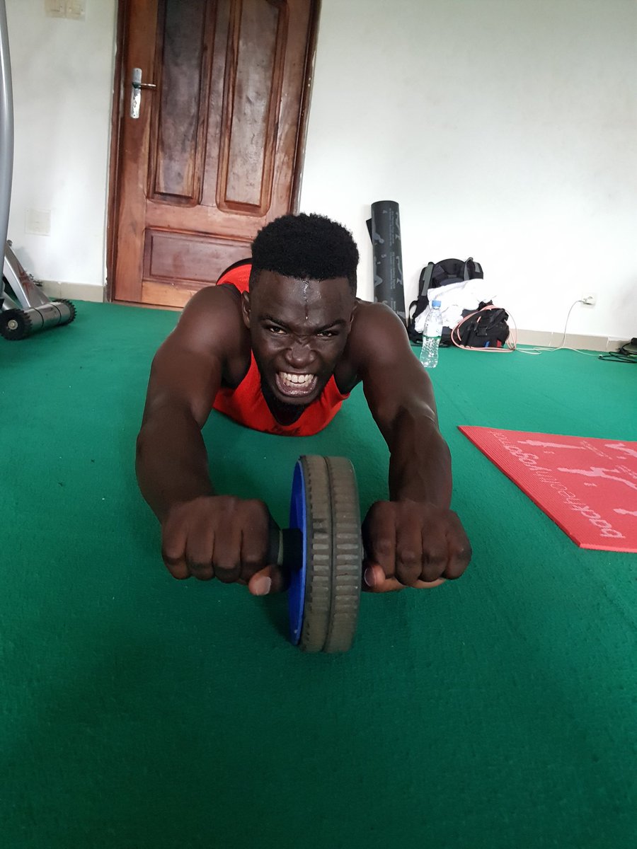 NO PAIN, NO GAIN!
Le coach m'a juste dit "cent répétitions" et au final, j'ai juste eu une photo de la "souffrance" 🤣
Si vous avez aussi envie de torturer votre corps pour le donner une bonne forme et que vous êtes à Kpalimé, courrez à EMIA Gym & Fitness
#togo #kpalimé #cycling https://t.co/B9KmxC1QQQ