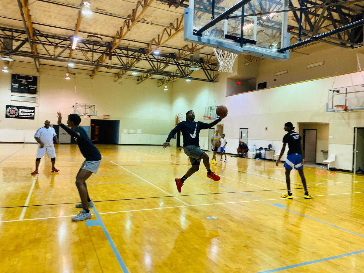 jhickswalsh11's tweet photo. Laaay...light workβΌοΈ #basketballgarage #Ballislife #stillabucket π https://t.co/Ua0SsQKWDP